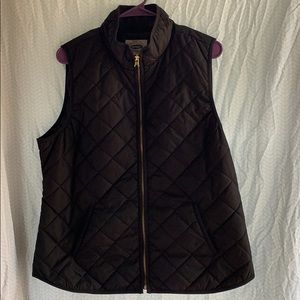 Black fitted vest with pockets